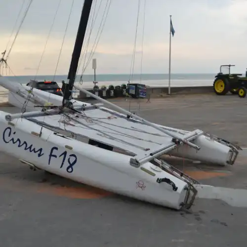 Formule 18 à vendre - (Cirrus F18) Normandie / Granville