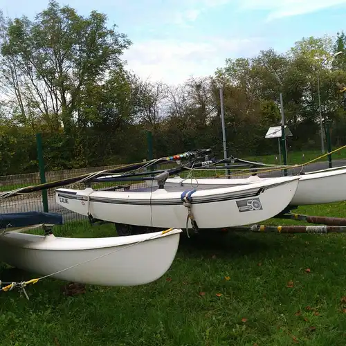 Hobie Cat 16 révisé état OK pour balade Trampo Mesh en option